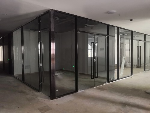 ���˽���